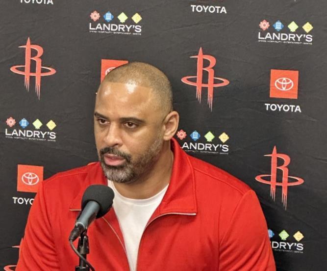 4人缺阵，火箭队被动变阵！24岁“眼镜侠”首进轮换，高效砍5+1+2