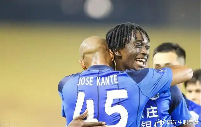 星空体育平台-26岁荷兰前锋归化国足？短期救急真管用，长远别丢了自家根|奥乌苏|本土球员|阿贾克斯足球俱乐部|荷兰足球|青训_新浪体育_新浪新闻