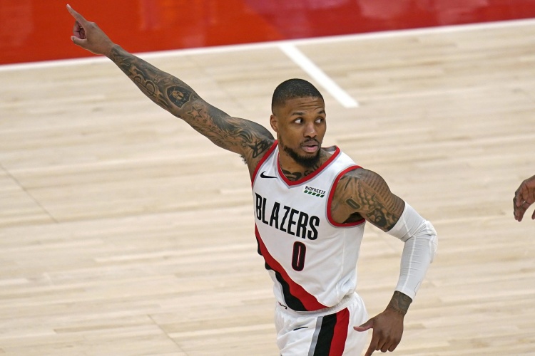 星空体育-70+先生仅11人！张大帅6次打满全场屠榜 现役6人 三旬老汉仅一位