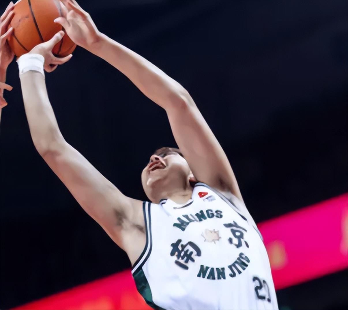 星空体育app-郭昊文低迷却展最佳赢球模式！汉兹赵柏清统领局势，替补多人齐爆