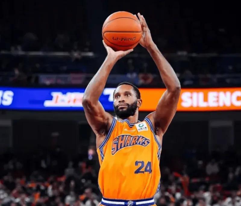 星空体育足球直播-上海113-104淘汰广东4好消息！内线统治力拉满，马典成小偰太好用