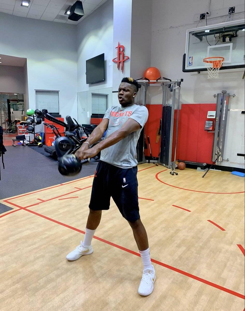 星空体育足球直播-年薪670万！13分钟4+11+2，火箭白菜价捡漏！画蛇添足变超值签约