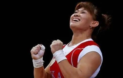 星空体育官网-体坛第一叛徒！她改洋名换国籍夺冠后称不是中国人，结局如何？|姚丽|哈萨克斯坦|马内扎|举重|教练_新浪体育_新浪新闻