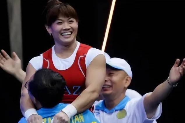 星空体育官网-体坛第一叛徒！她改洋名换国籍夺冠后称不是中国人，结局如何？|姚丽|哈萨克斯坦|马内扎|举重|教练_新浪体育_新浪新闻